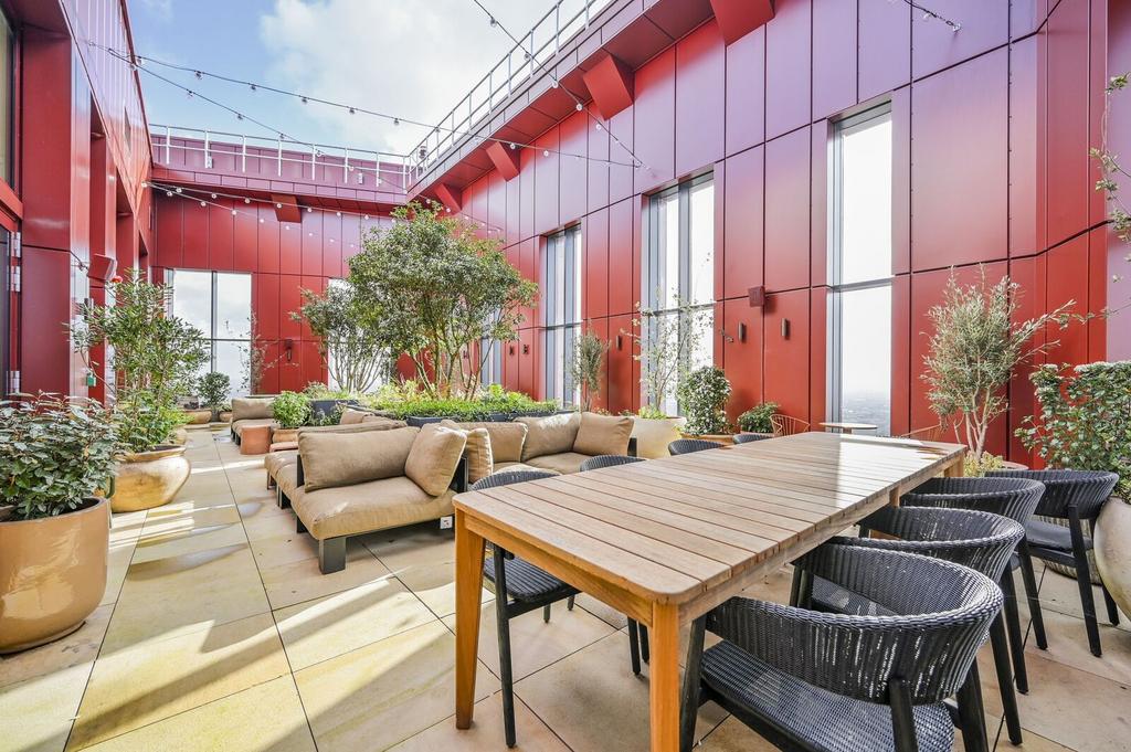 Apartment in Walthamstow - View 3