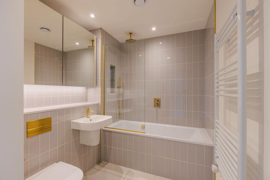 Apartment in Walthamstow - More