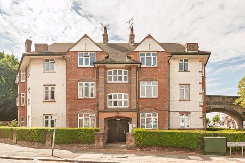 4 bedroom flat for sale, Golders Green Crescent, Golders Green, London, NW11