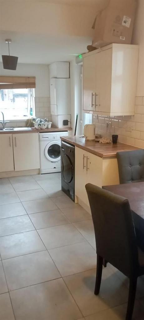 House in Manchester, Fallowfield - View 2