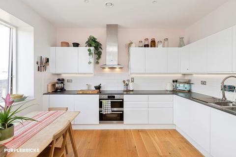 3 bedroom penthouse for sale, Loddiges Road, Hackney, E9