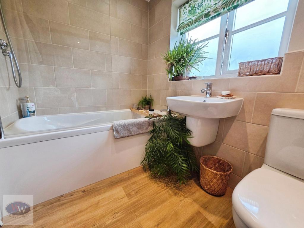 Finding Simple Integrals Birch Cliff, Baildon BD17 4 bed detached house for sale - £475,000
