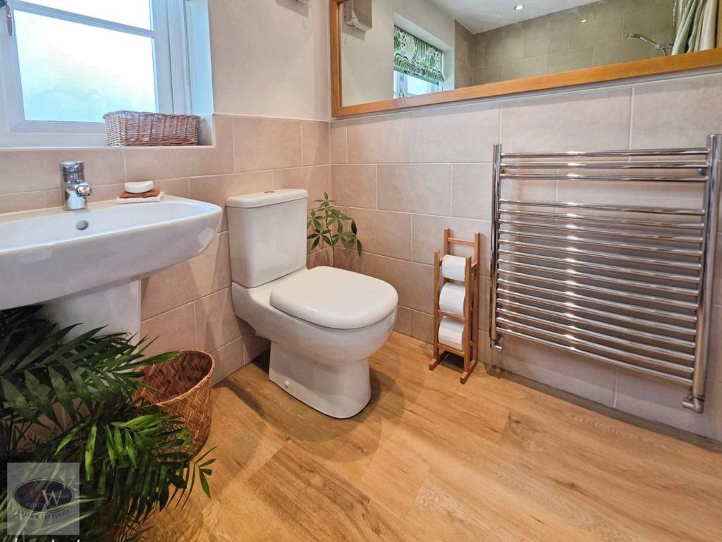 Finding Simple Integrals Birch Cliff, Baildon BD17 4 bed detached house for sale - £475,000