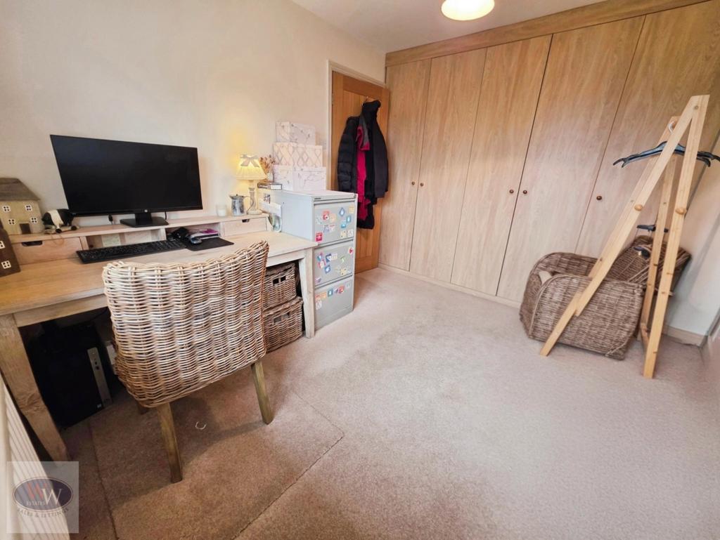 Finding Simple Integrals Birch Cliff, Baildon BD17 4 bed detached house for sale - £475,000