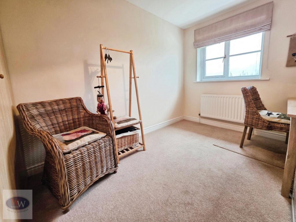 Finding Simple Integrals Birch Cliff, Baildon BD17 4 bed detached house for sale - £475,000