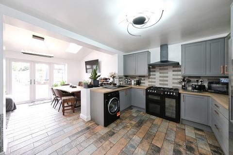 4 bedroom semi-detached house for sale, Howville Avenue, DONCASTER, South Yorkshire, DN7
