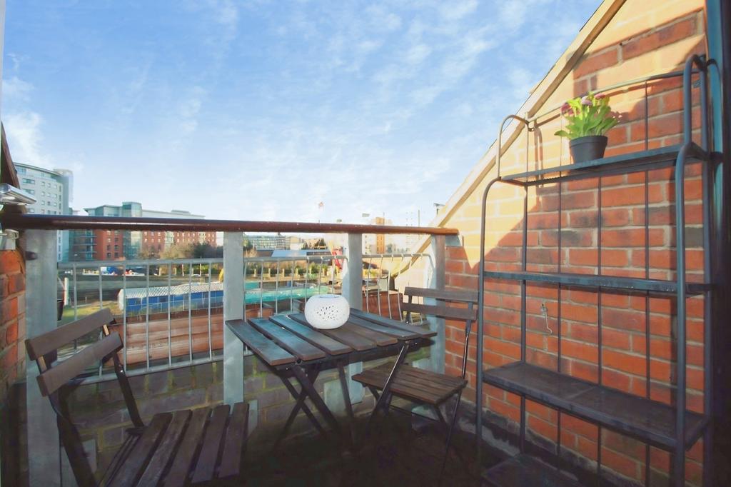 Apartment in West Yorkshire - More