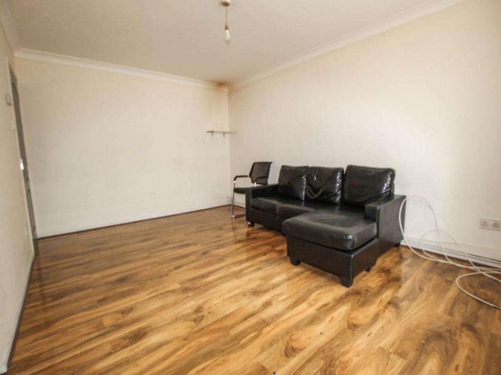 Apartment in Middlesex - View 4