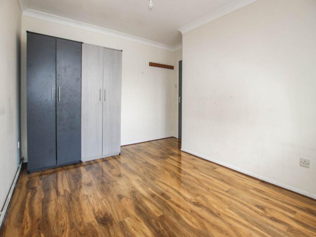 Apartment in Middlesex - More