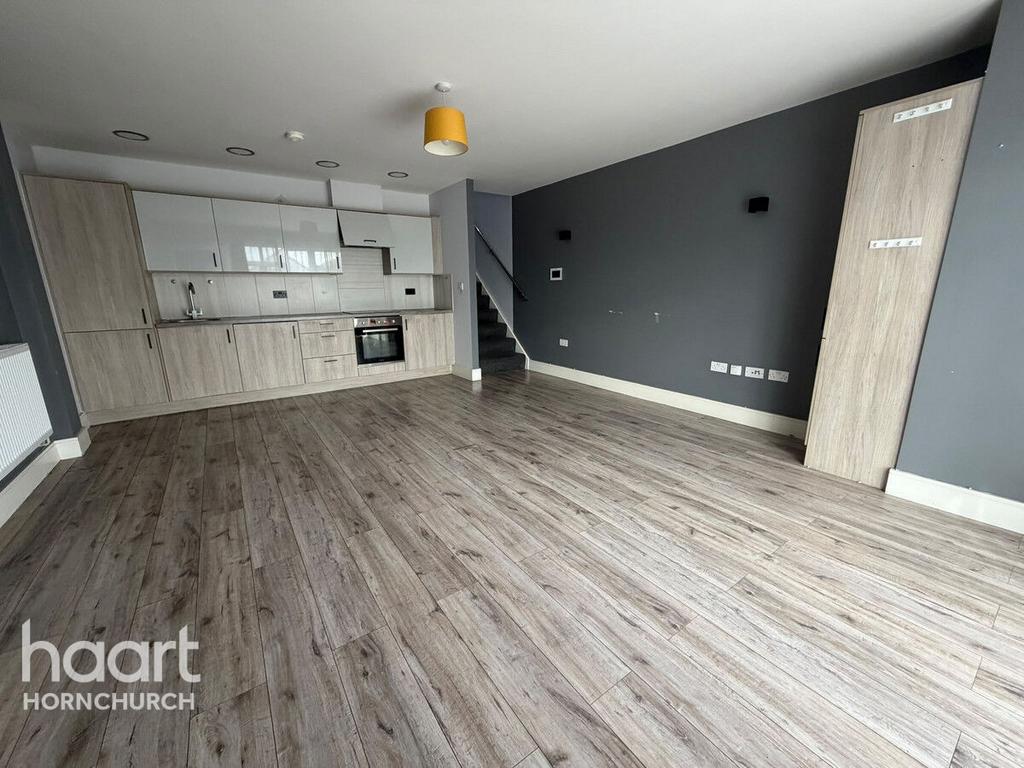 Apartment in HORNCHURCH - View 2