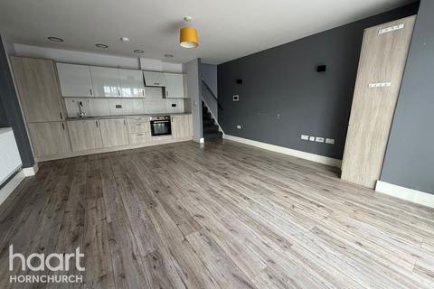2 bedroom apartment to rent, Hornchurch Road, HORNCHURCH