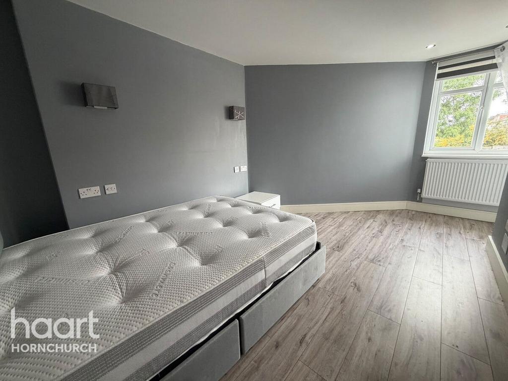 Apartment in HORNCHURCH - View 4