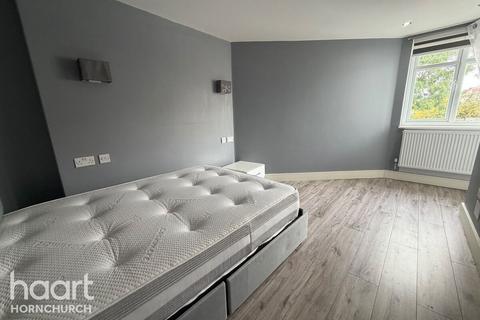2 bedroom apartment to rent, Hornchurch Road, HORNCHURCH