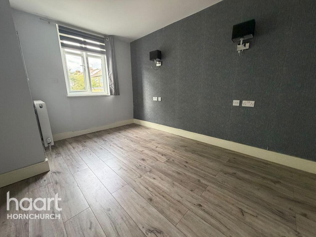 Apartment in HORNCHURCH - View 5