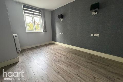 2 bedroom apartment to rent, Hornchurch Road, HORNCHURCH