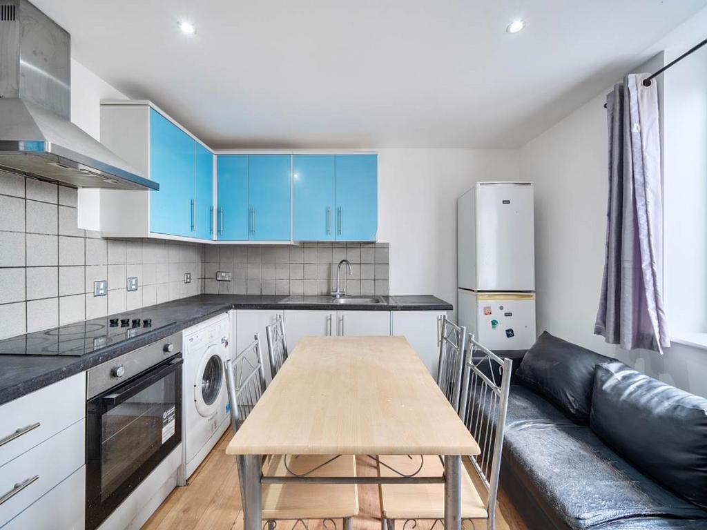 Apartment in Middlesex - View 2