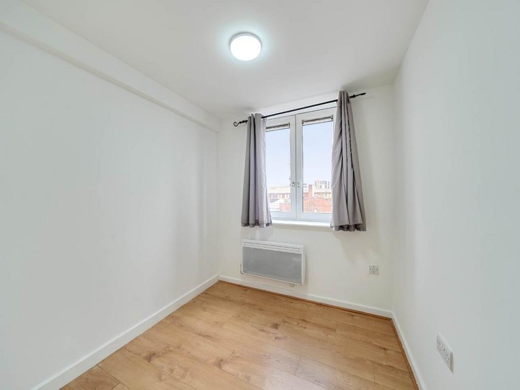 Apartment in Middlesex - View 4