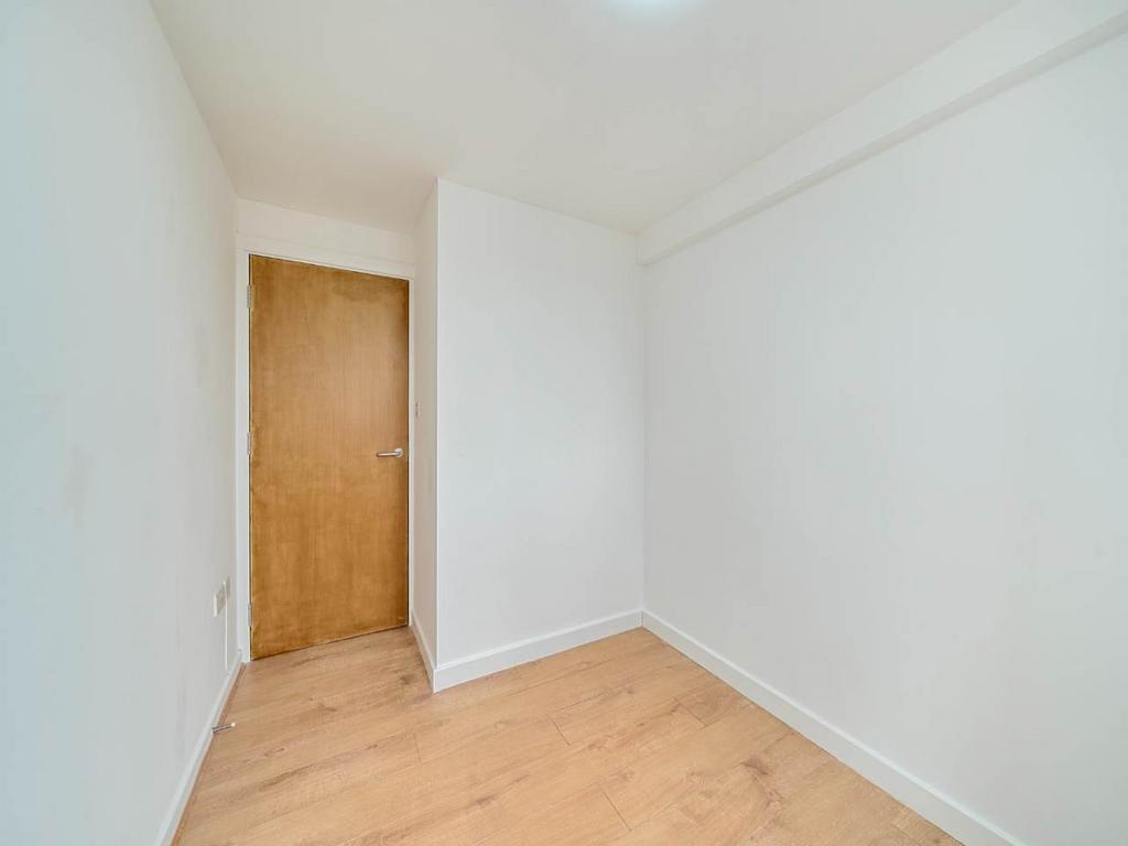 Apartment in Middlesex - More