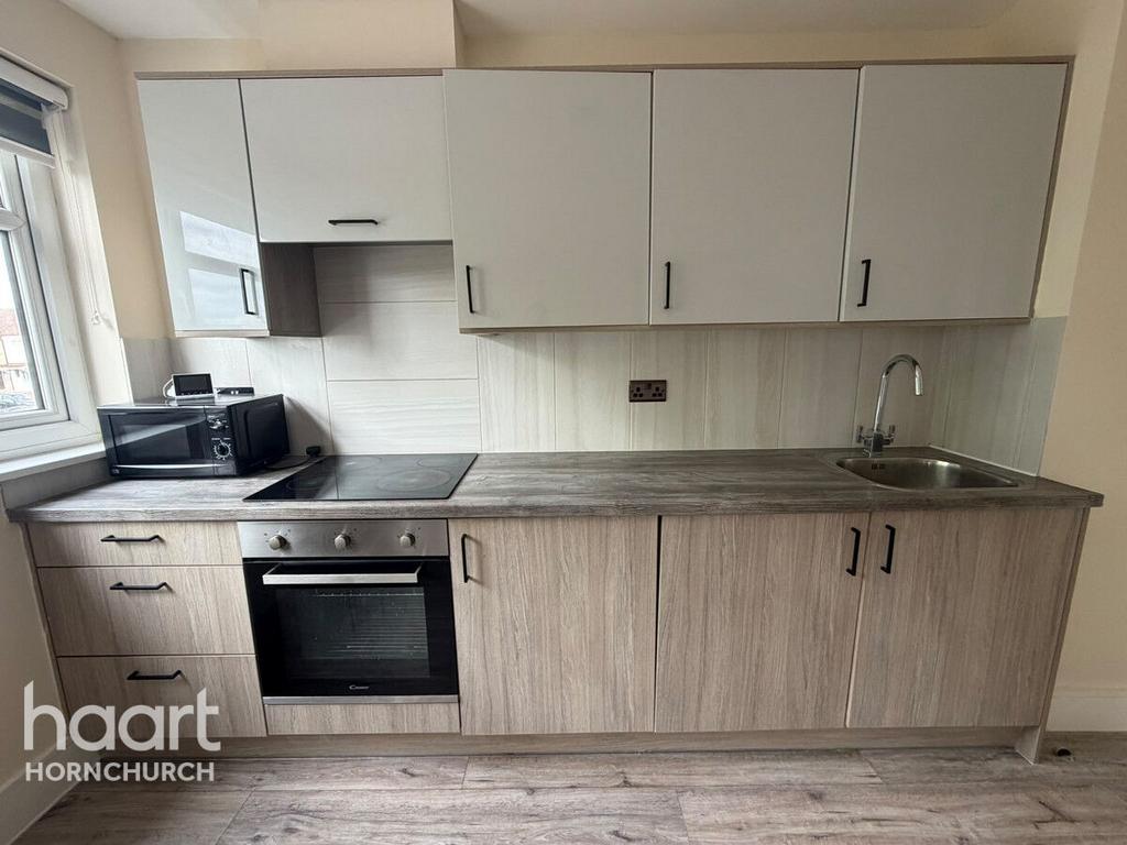 Apartment in HORNCHURCH - View 3