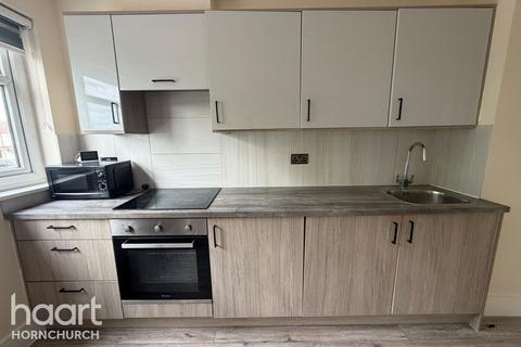 2 bedroom apartment to rent, Hornchurch Road, HORNCHURCH