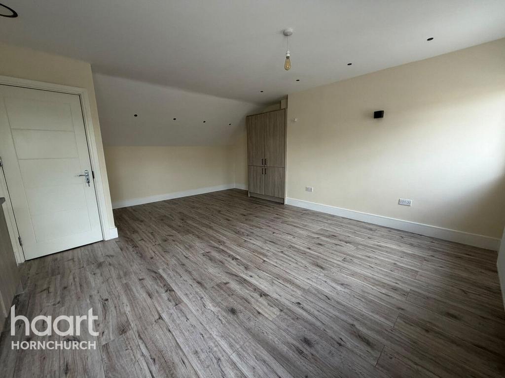 Apartment in HORNCHURCH - View 4