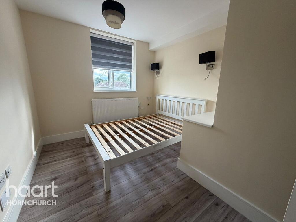 Apartment in HORNCHURCH - View 5