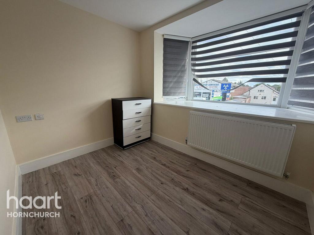 Apartment in HORNCHURCH - More