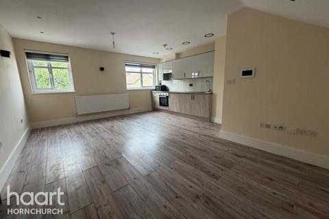 2 bedroom apartment to rent, Hornchurch Road, HORNCHURCH