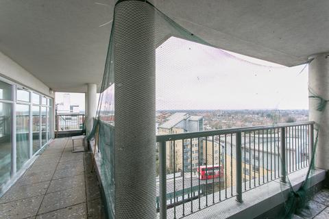 2 bedroom flat for sale, Axon PLace, Ilford, IG1