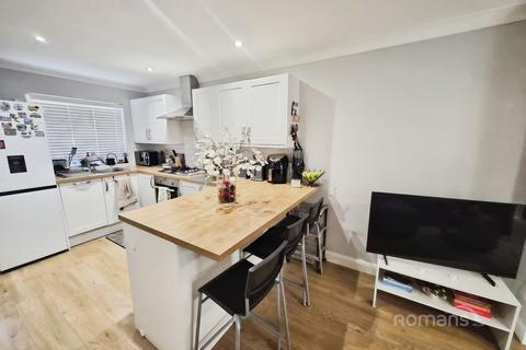 2 bedroom semi-detached house to rent, Frogmore Close, Slough, Berkshire, SL1