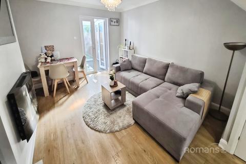 2 bedroom semi-detached house to rent, Frogmore Close, Slough, Berkshire, SL1