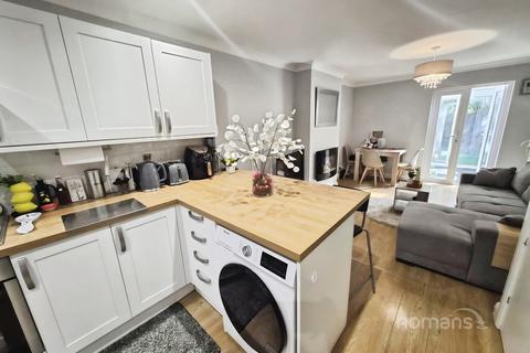 2 bedroom semi-detached house to rent, Frogmore Close, Slough, Berkshire, SL1