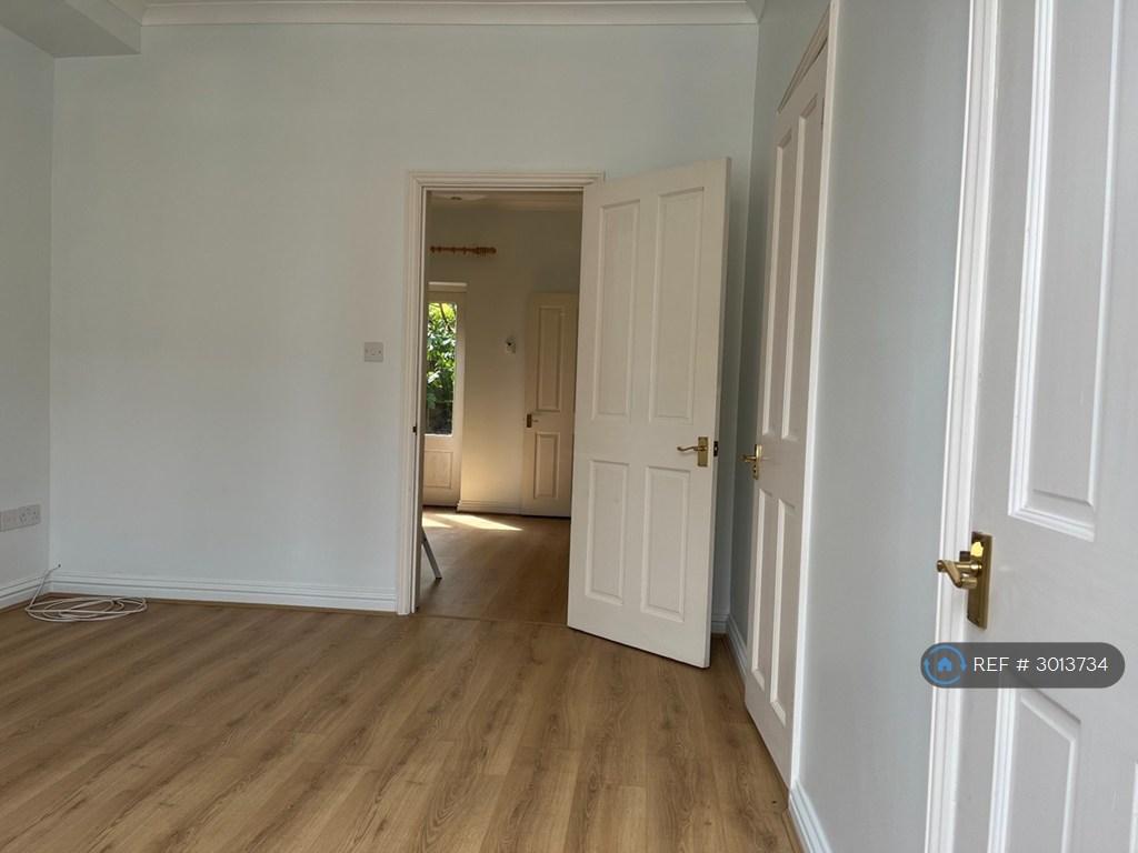 Apartment in Richmond - View 3