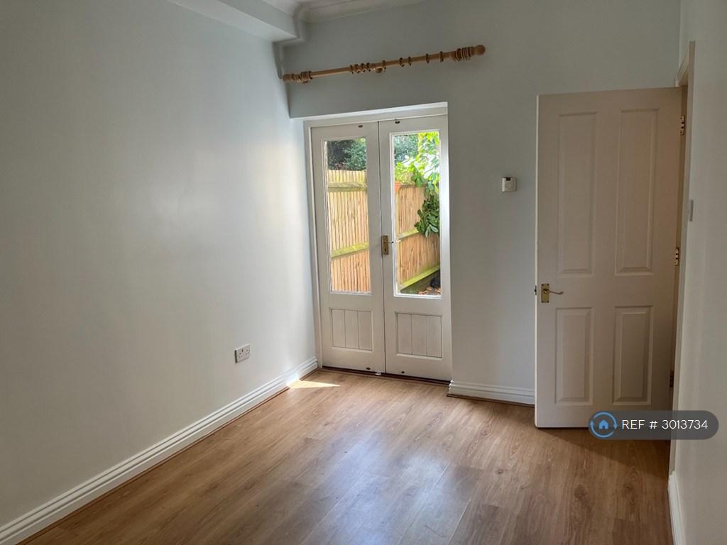 Apartment in Richmond - View 4