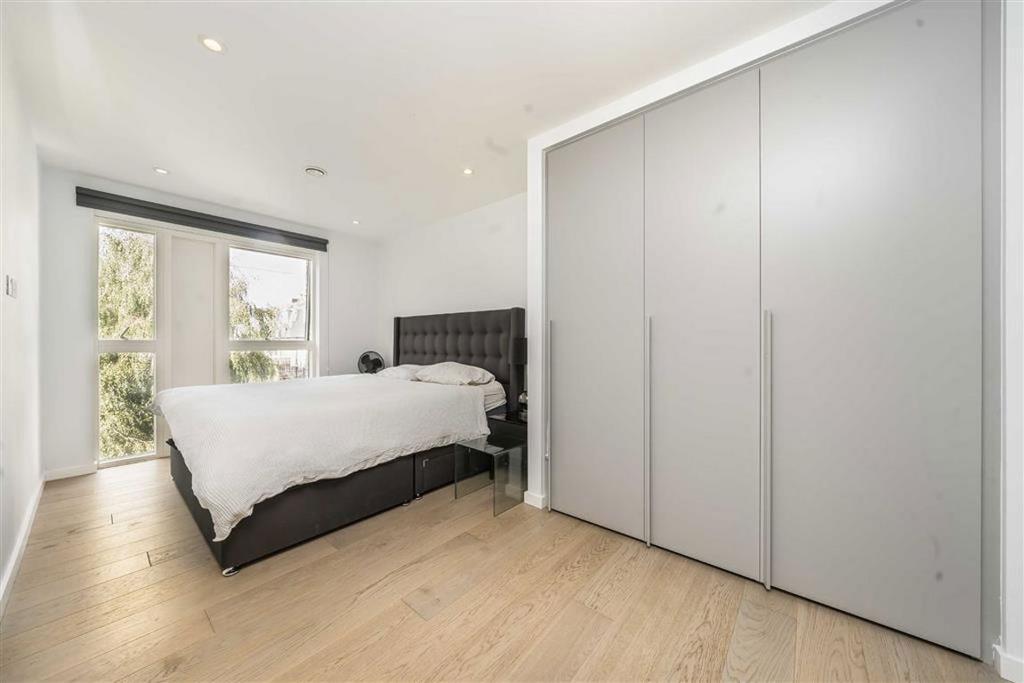 Apartment in London - More