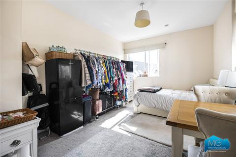 Studio to rent, High Street, High Barnet, Hertfordshire, EN5