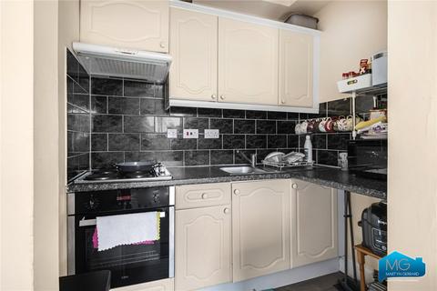 Studio to rent, High Street, High Barnet, Hertfordshire, EN5