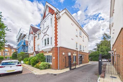 2 bedroom penthouse to rent, Whitegables, Normanton Road, South Croydon