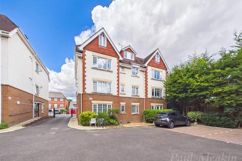2 bedroom penthouse to rent, Whitegables, Normanton Road, South Croydon