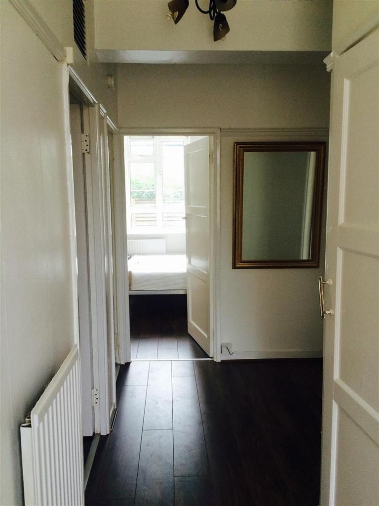 House in London - View 3