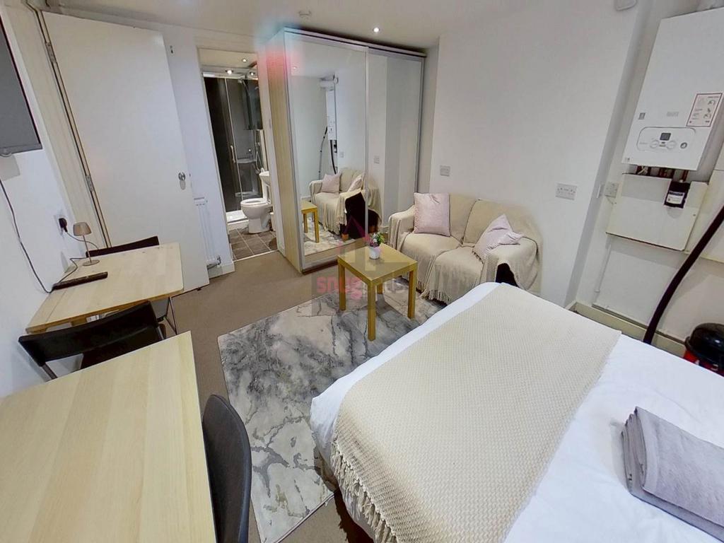Apartment in Manchester - View 4
