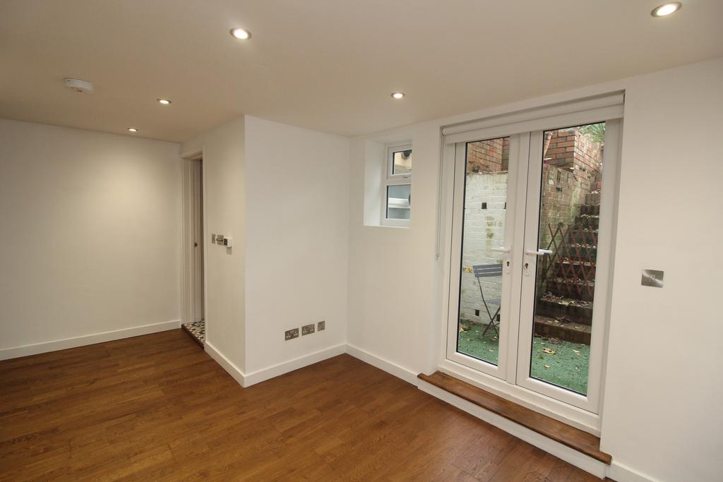 Apartment in Brighton, Round Hill - View 3