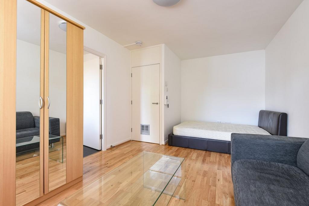 Apartment in London - More
