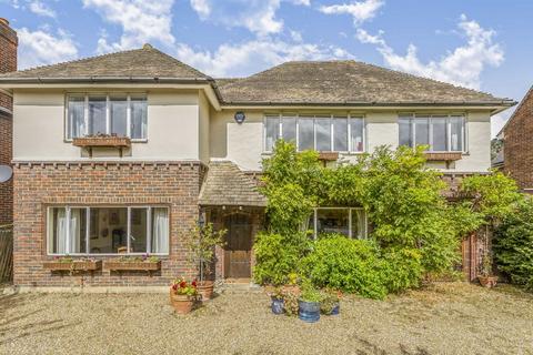 4 bedroom detached house to rent, Thetford Road, New Malden KT3