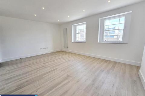 2 bedroom apartment to rent, High Street, Uxbridge