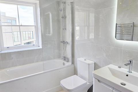2 bedroom apartment to rent, High Street, Uxbridge