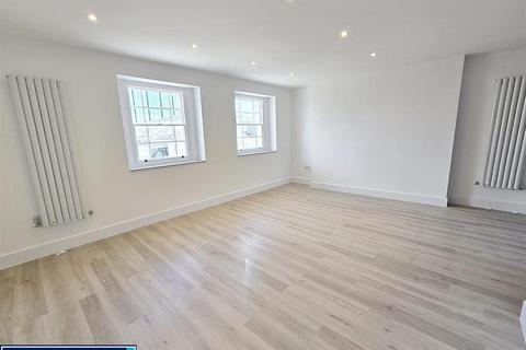 2 bedroom apartment to rent, High Street, Uxbridge