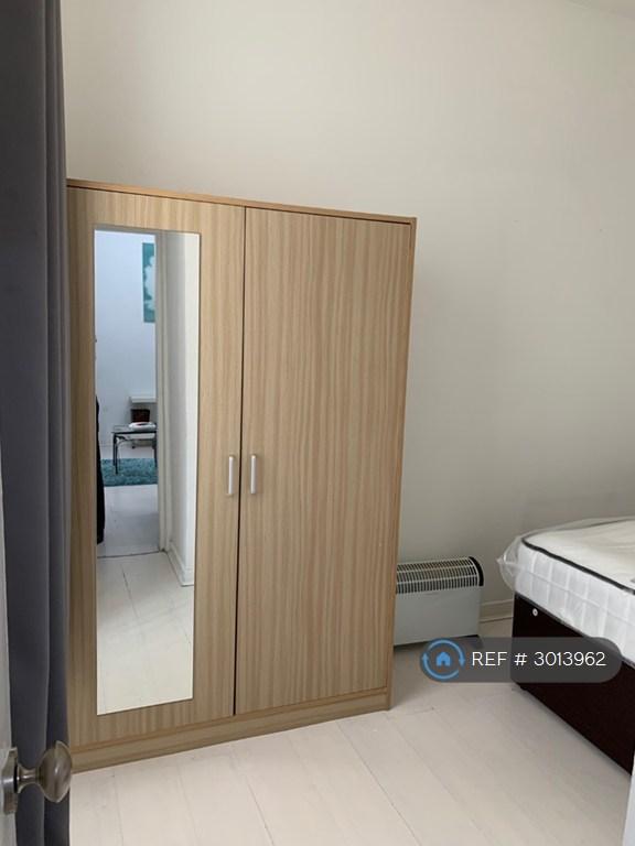 Apartment in Glasgow - View 3