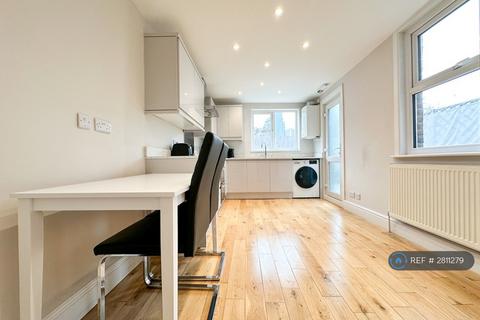 1 bedroom in a house share to rent, Elswick Road, Lewisham, SE13