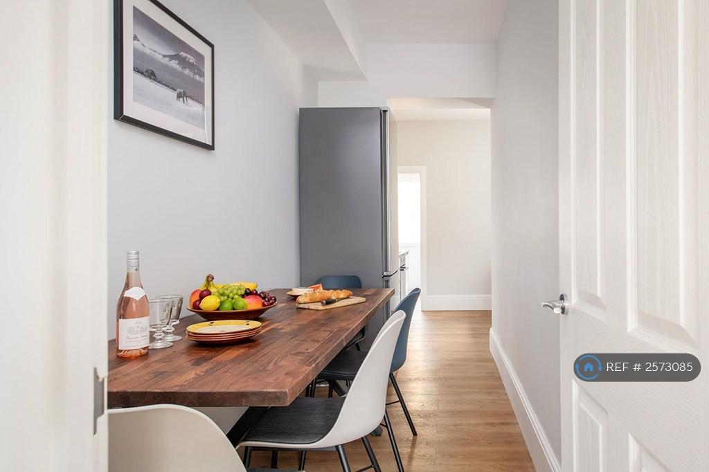 Apartment in London - View 3